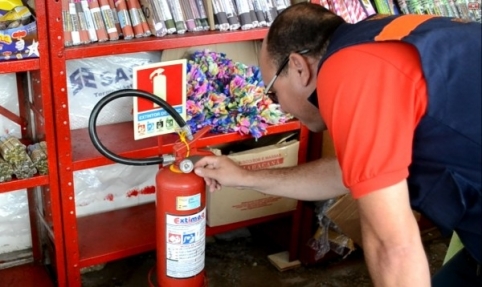 Bombeiros - Orientações e cuidados para manuseio de fogos de